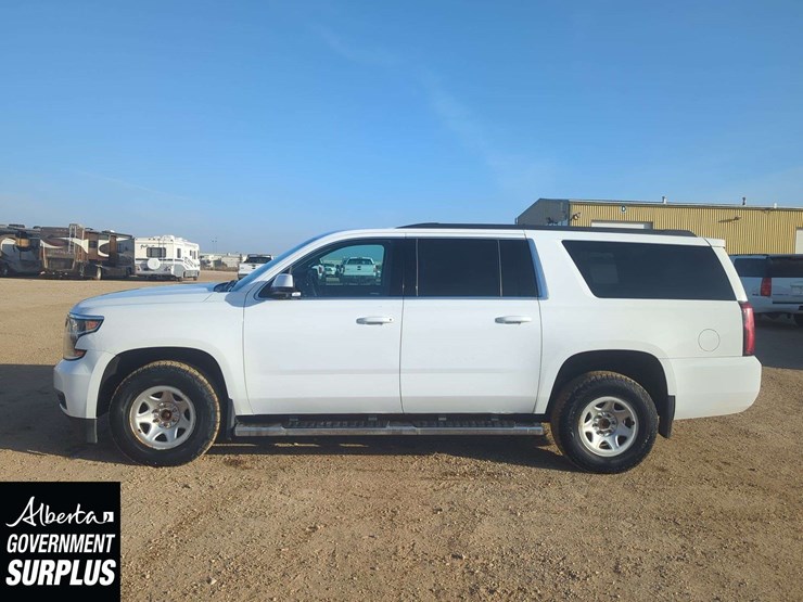 2019-chevrolet-suburban-image-32