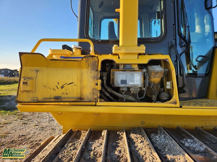 2015-komatsu-d65px-image-23