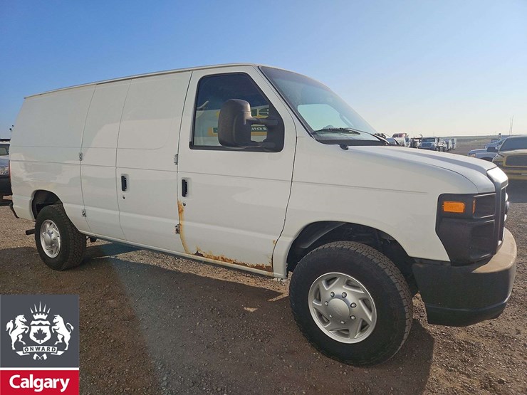 2012-ford-cargo-image-2
