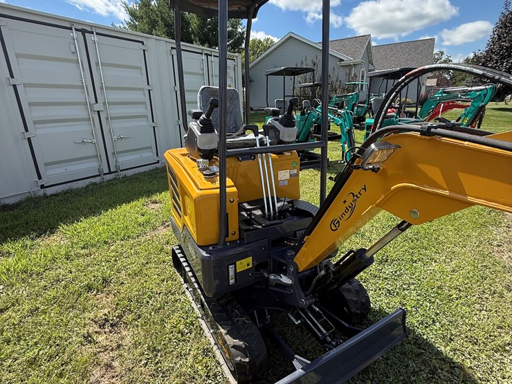 #605-•-2025-cfg-industrial-mx20r-hydraulic-track-type-mini-excavator-image-3