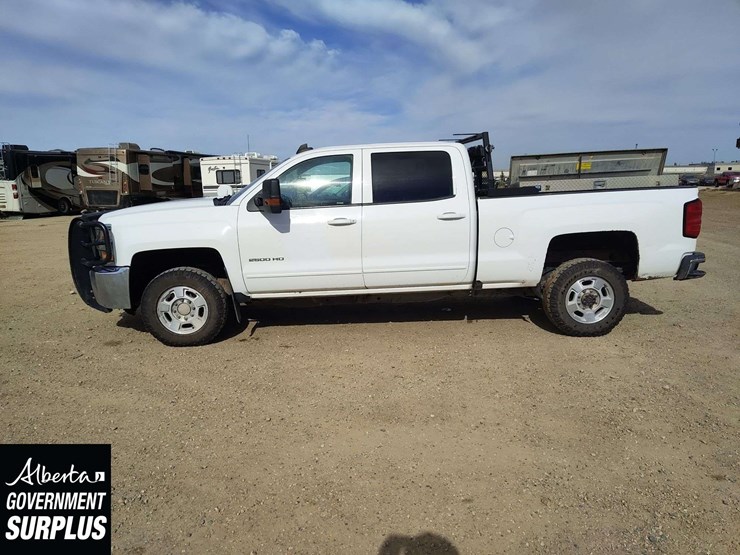 2017-chevrolet-silverado-2500hd-image-36