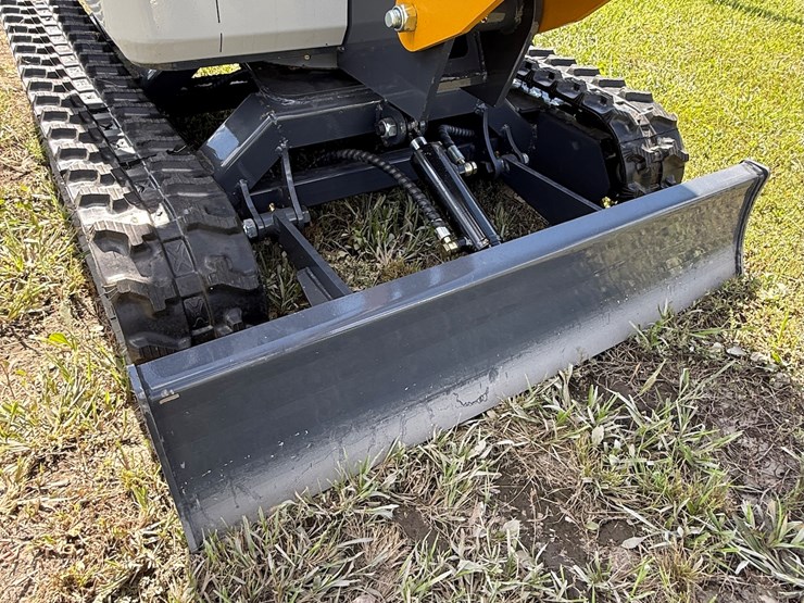 #609-•-2025-cfg-industrial-xz20r-hydraulic-track-type-mini-excavator-image-4