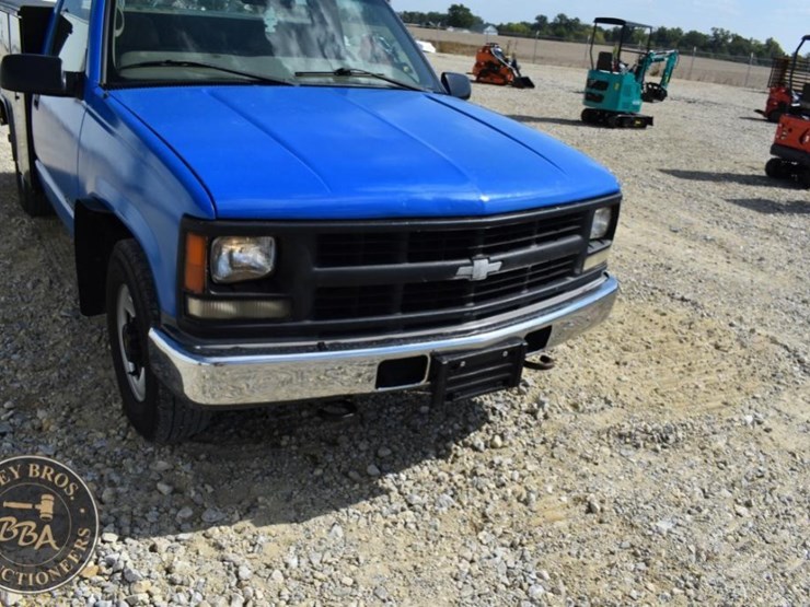 2000-chevrolet-3500-image-14