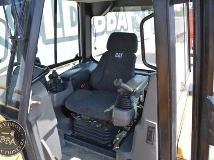 2019-caterpillar-d5k2-lgp-image-67