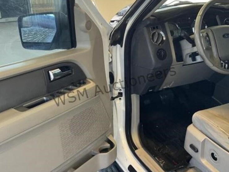 2014-ford-expedition-image-24