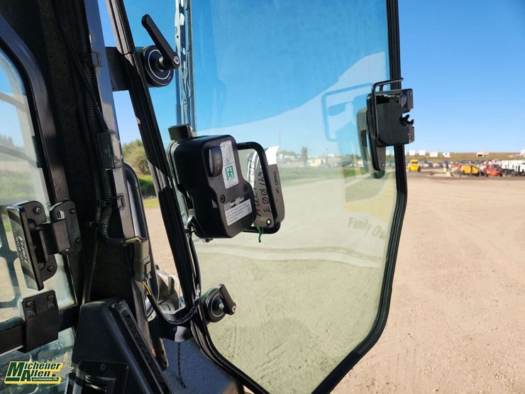 deere-326e-image-16