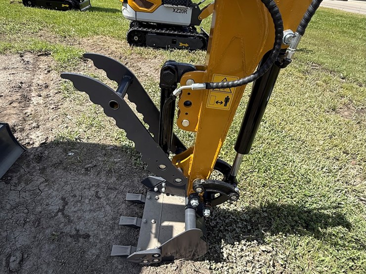 #607-•-2025-cfg-industrial-qk18r-hydraulic-track-type-mini-excavator-image-2