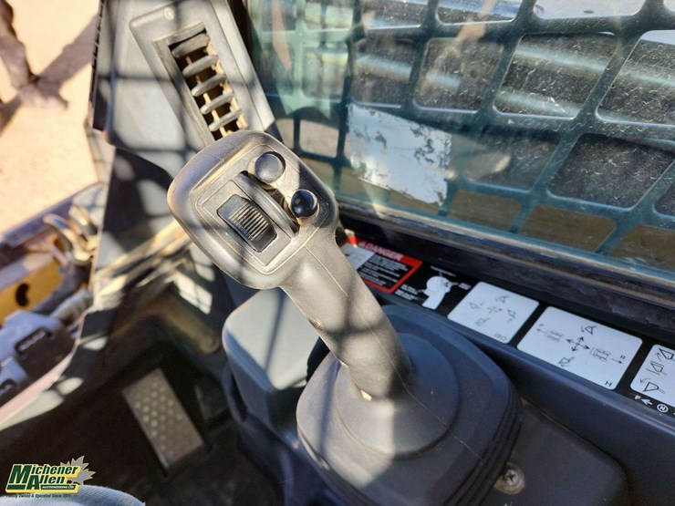 deere-326e-image-8