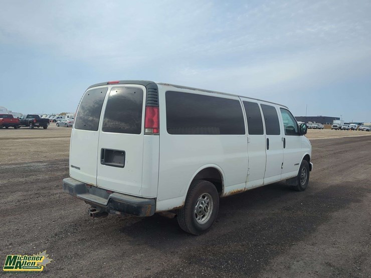 2001-chevrolet-express-3500-image-3