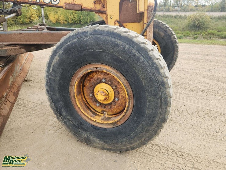 2006-deere-770d-image-31