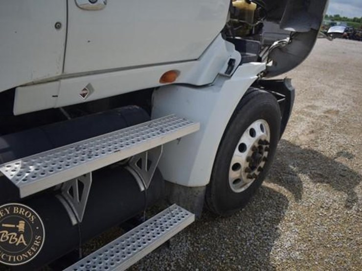 2014-international-prostar-image-41