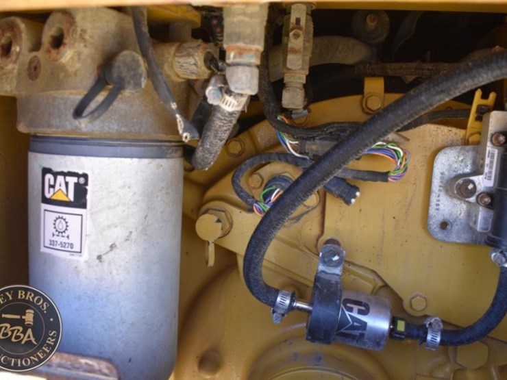 2020-caterpillar-d6n-lgp-image-64