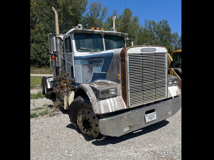 #130-•-1984-freightliner-flc-truck-image-1