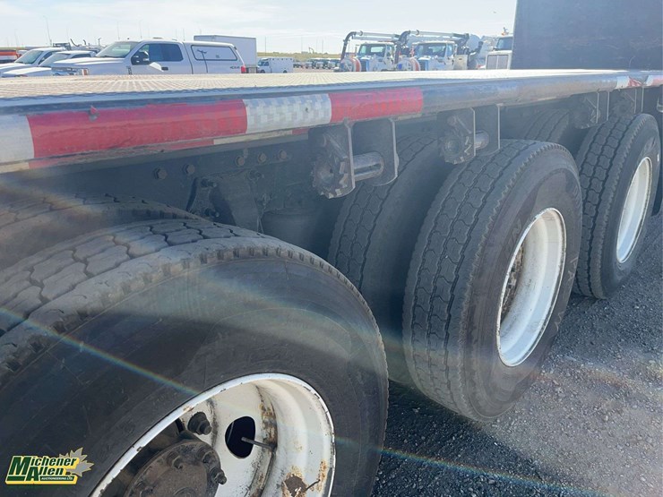 2017-freightliner-114sd-image-9