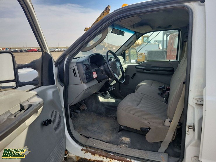 2006-ford-f550-image-12