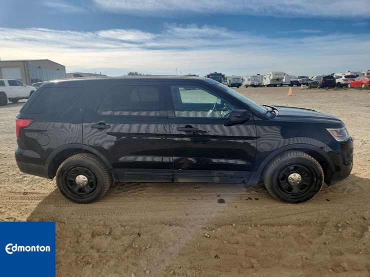 2016-ford-explorer-image-17