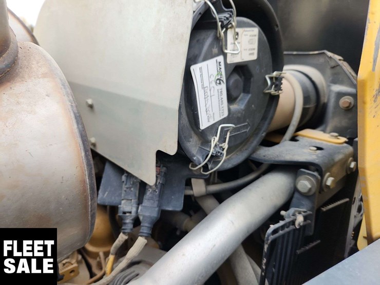 2015-deere-410l-image-25