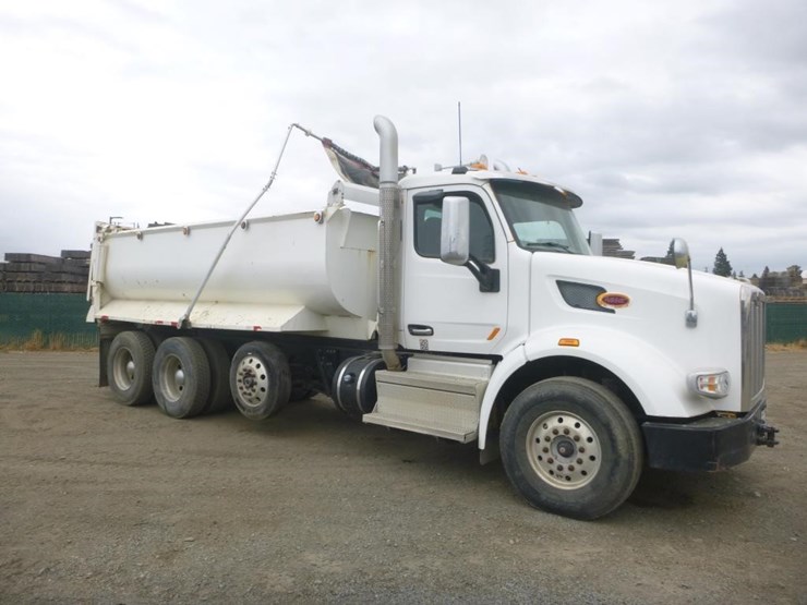 2019-peterbilt-567-image-2