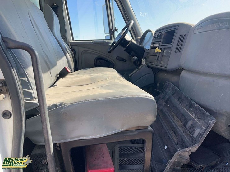 2005-international-durastar-4300-image-14
