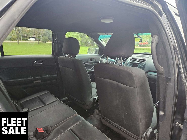 2016-ford-explorer-image-16