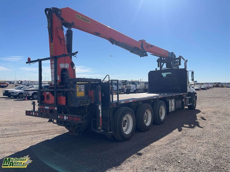 2017-freightliner-114sd-image-4
