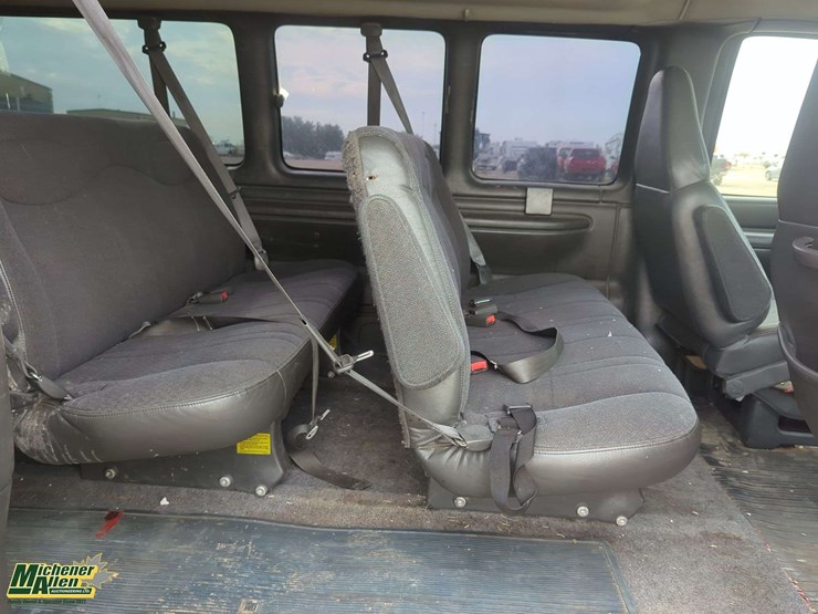 2001-chevrolet-express-3500-image-21