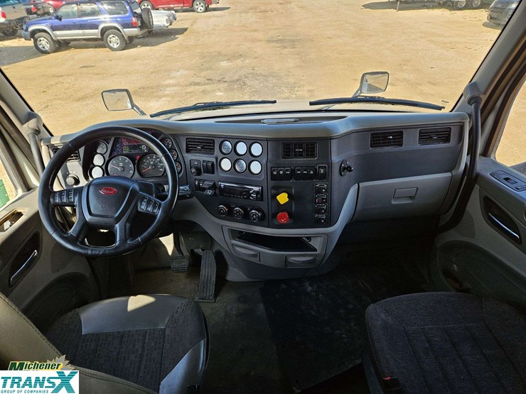 2019-peterbilt-579-image-12
