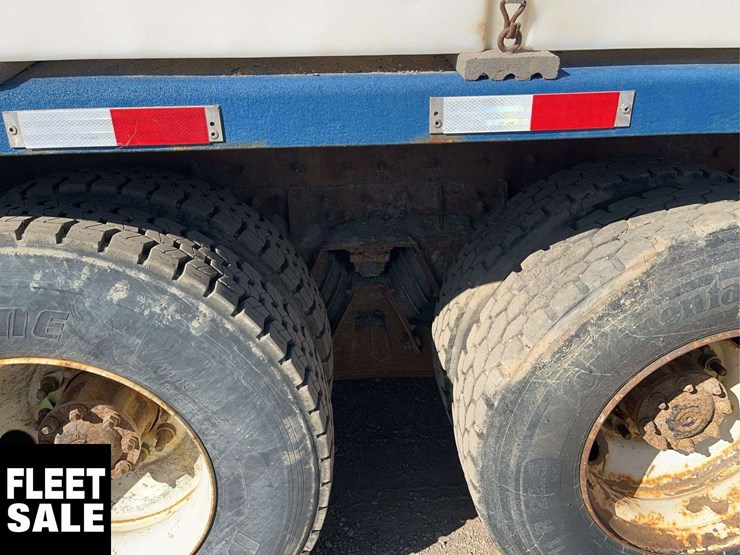 2001-freightliner-fld112-image-8