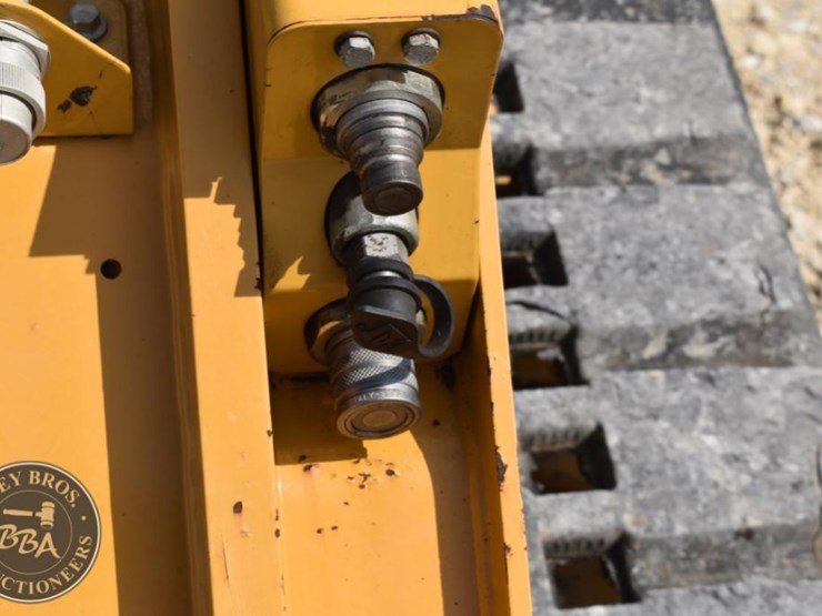 2020-caterpillar-299d3-image-23