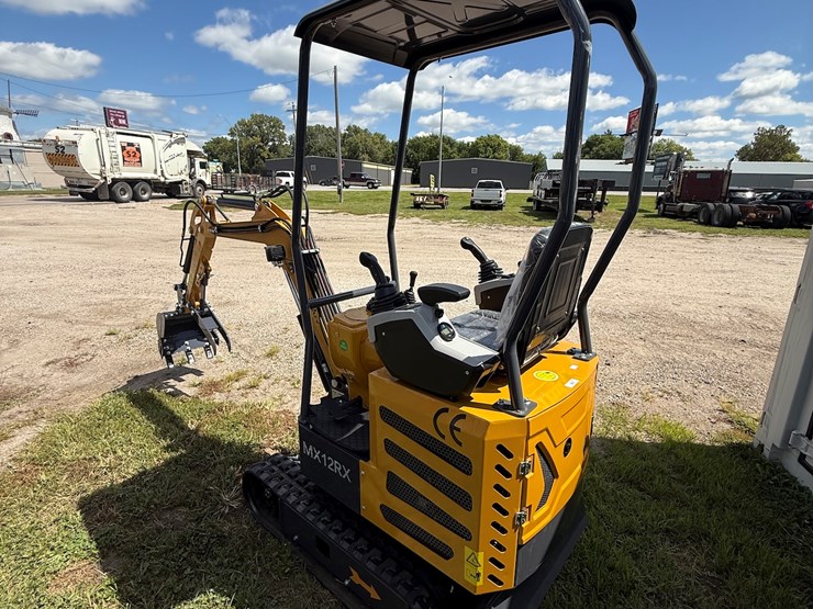 #601-•-2025-cfg-industrial-mx12r-hydraulic-track-type-mini-excavator-image-12