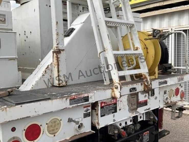 2014-freightliner-m2-image-16