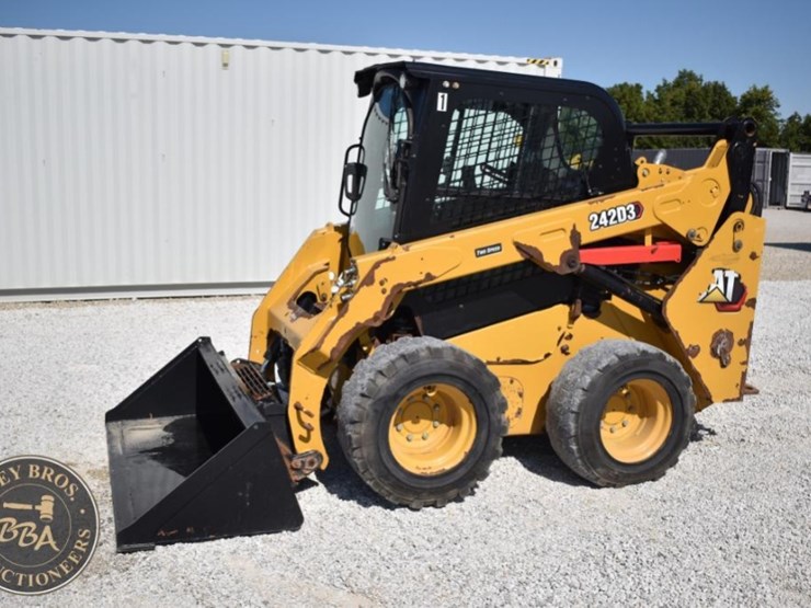 2019-caterpillar-242d3-image-7