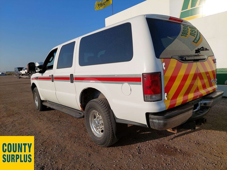 2004-ford-excursion-image-3