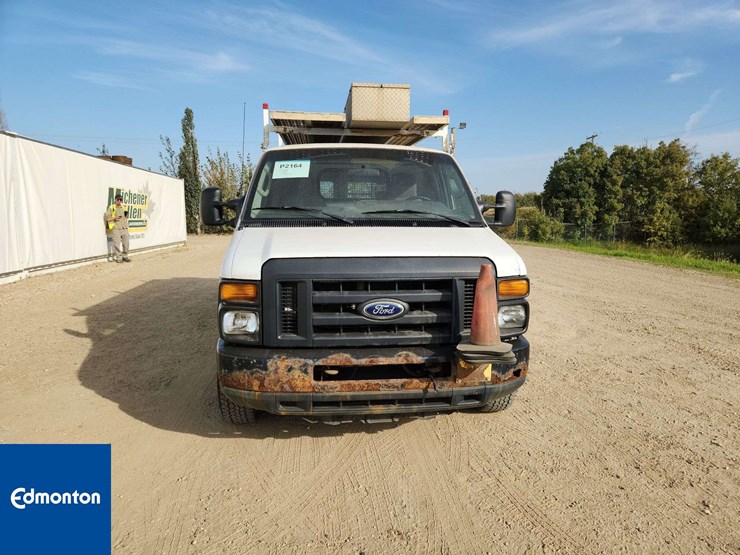 2012-ford-cargo-image-8