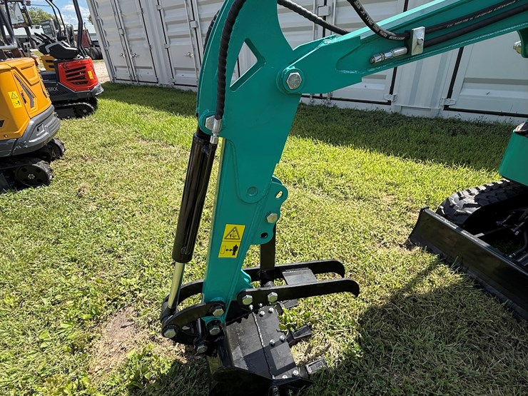 #606-•-2025-cfg-industrial-h15r-hydraulic-track-type-mini-excavator-image-8