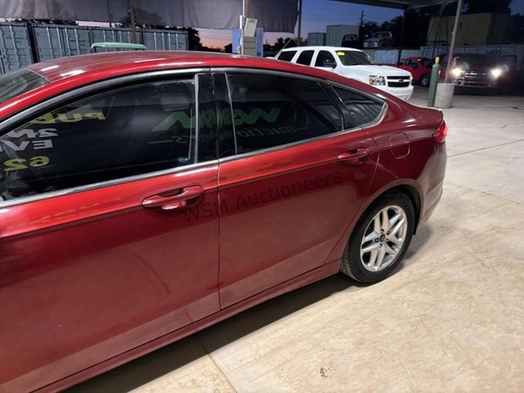 2016-ford-fusion-se-sdn-image-5