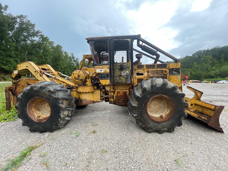 #137-•-caterpiller-skidder-image-3