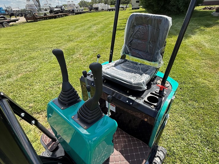 #612-•-2025-cfg-industrial-qh12r-hydraulic-track-type-mini-excavator-image-15