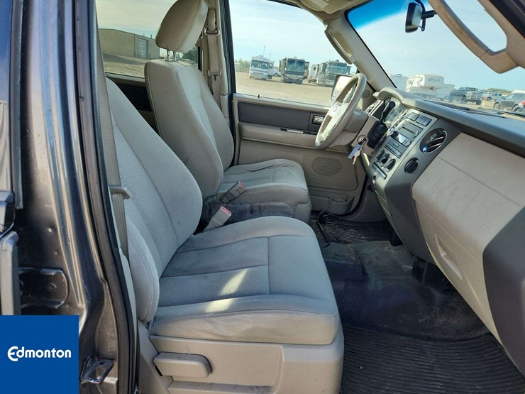 2011-ford-expedition-image-24