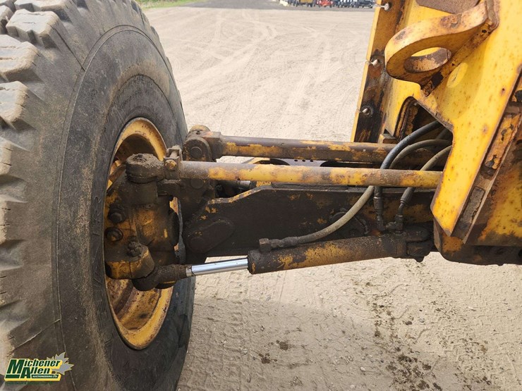 2006-deere-770d-image-40