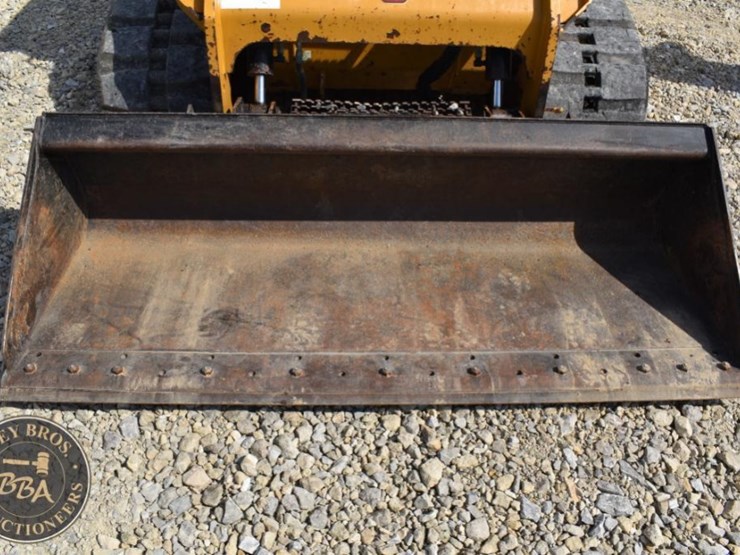 2020-caterpillar-299d3-image-24