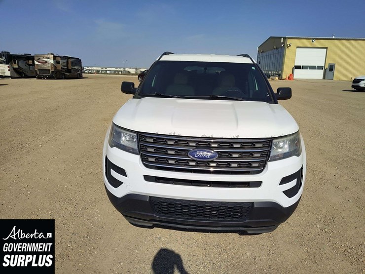 2017-ford-explorer-image-25