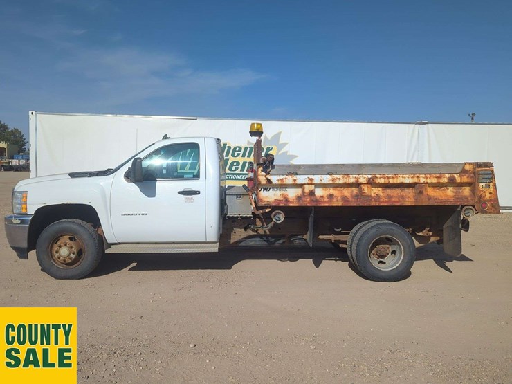 2012-chevrolet-silverado-3500hd-image-23