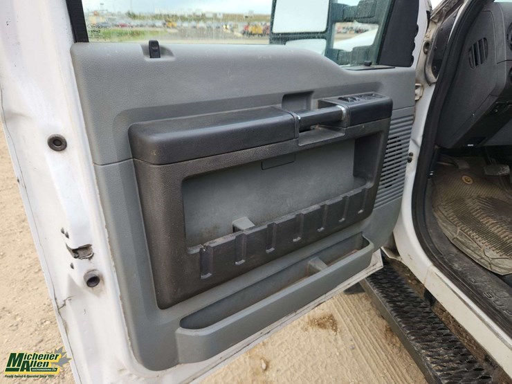 2014-ford-f550-image-15