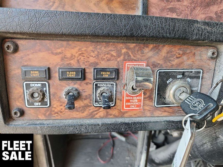 2000-kenworth-t800-image-14