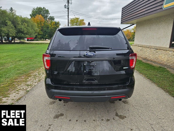 2016-ford-explorer-image-24