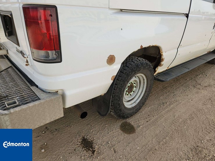 2012-ford-cargo-image-39