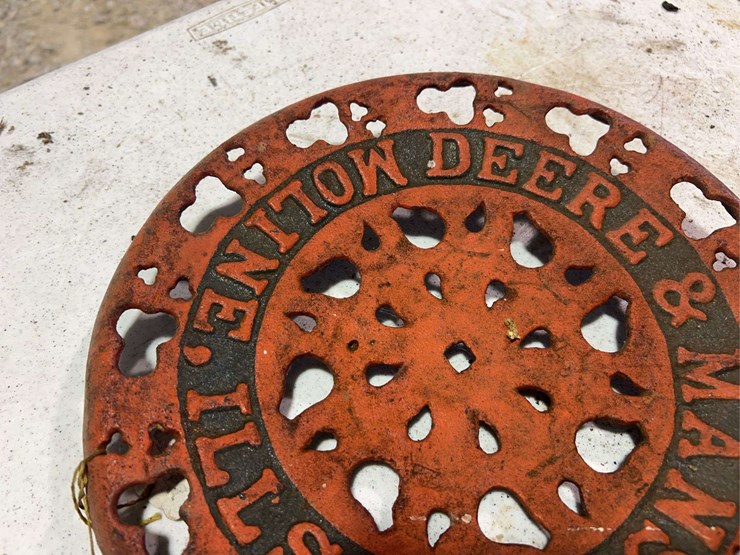 rare--deere-and-mansure-co.-cast-iron-seat-image-3