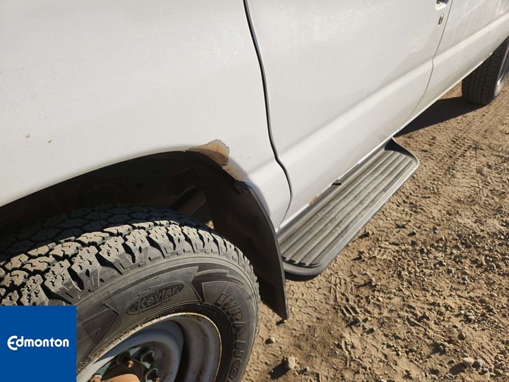 2012-ford-cargo-image-31