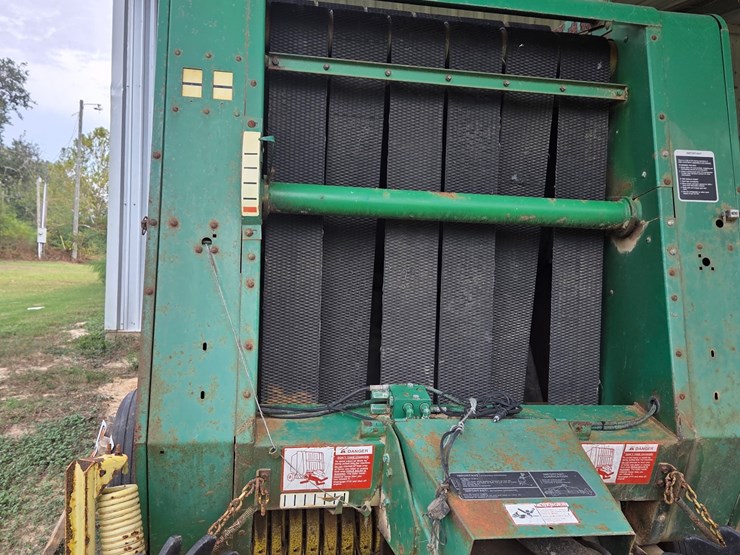 john-deere-335-image-9